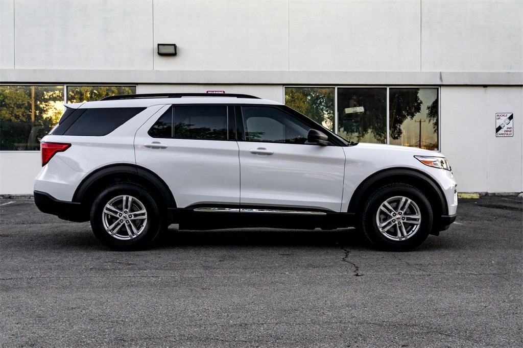 2023 Ford Explorer XLT photo 3