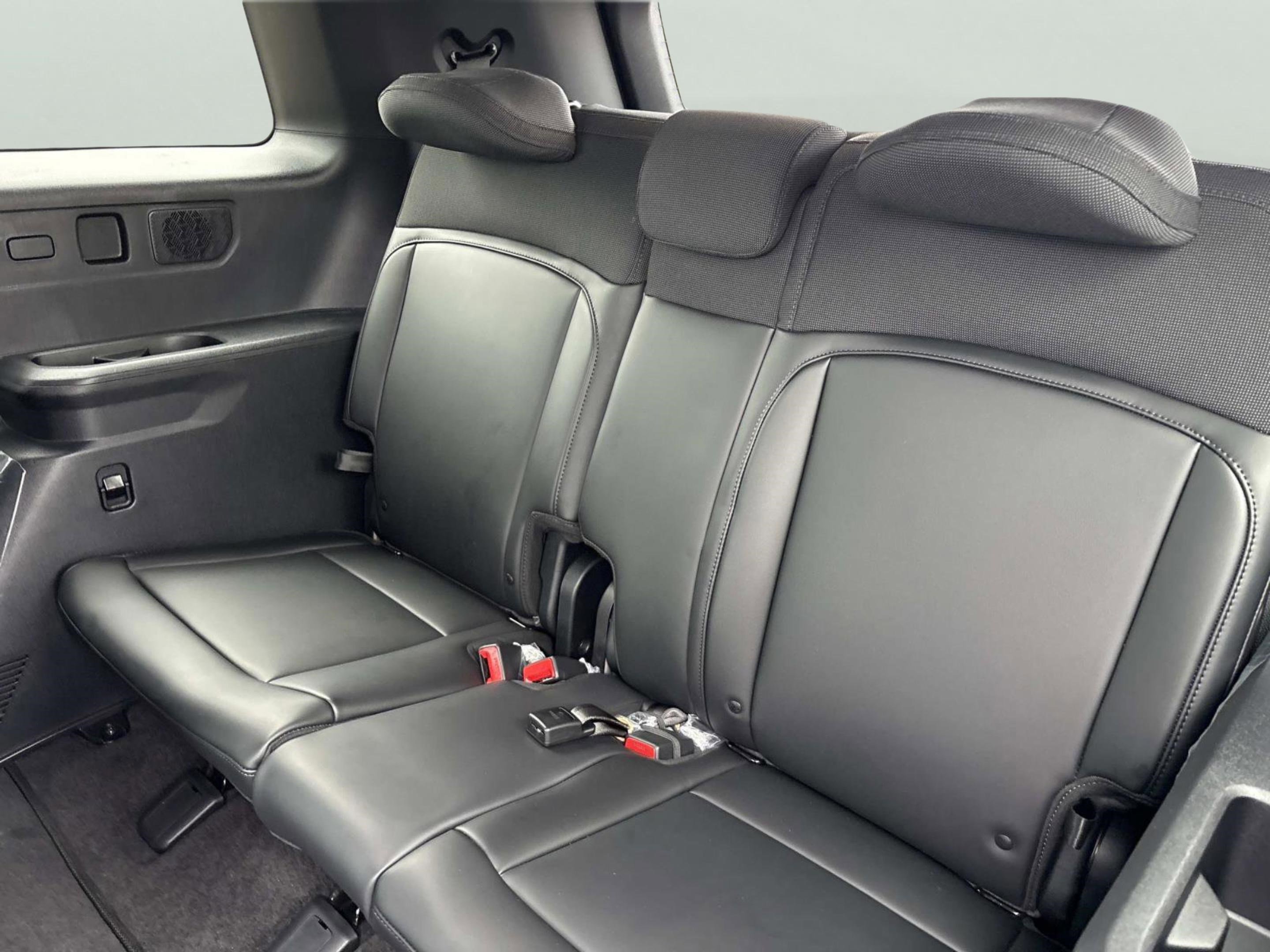 New 2027 Ivory Silver Kia S image 19