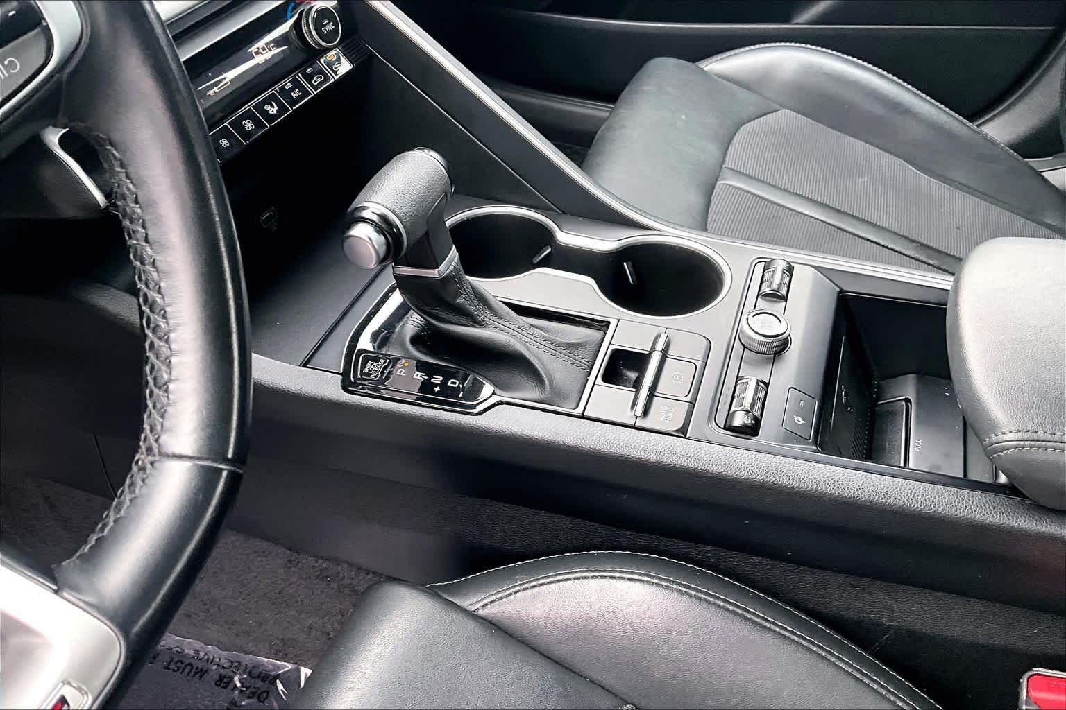 Used 2022 Glacial White Pearl Kia GT-Line image 17