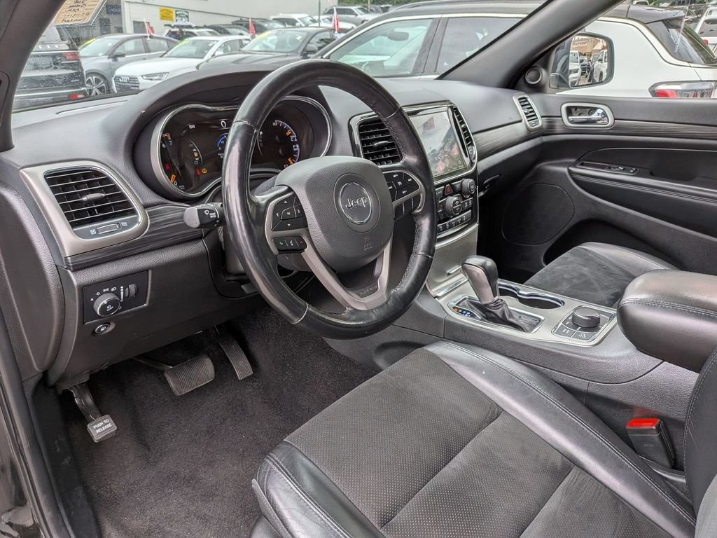 Used 2022 Black Jeep Laredo X image 13
