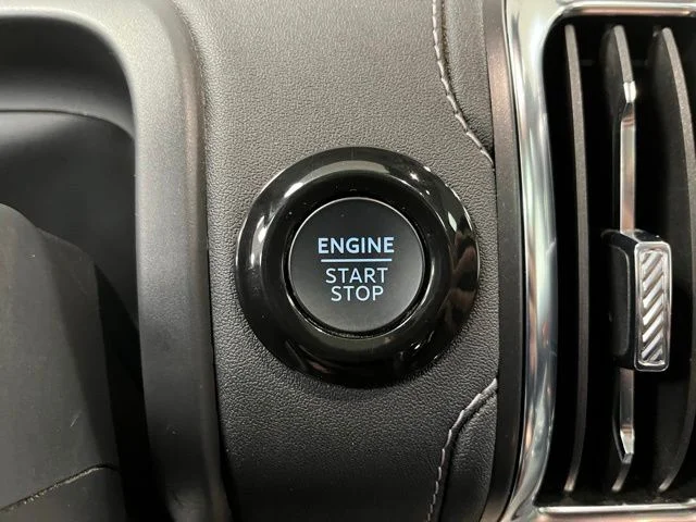 Used 2025 White Ford Platinum image 30