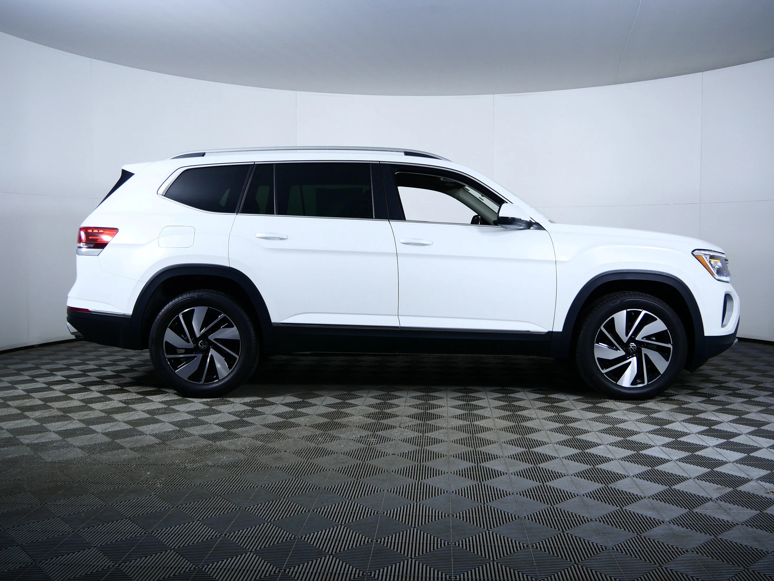 2026 Volkswagen Atlas SEL - Photo 8