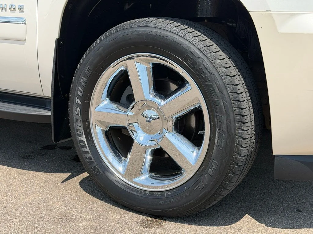 Used 2013 White Chevrolet LTZ image 25