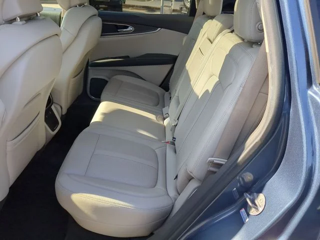 Used 2019 Blue Lincoln Reserve image 31