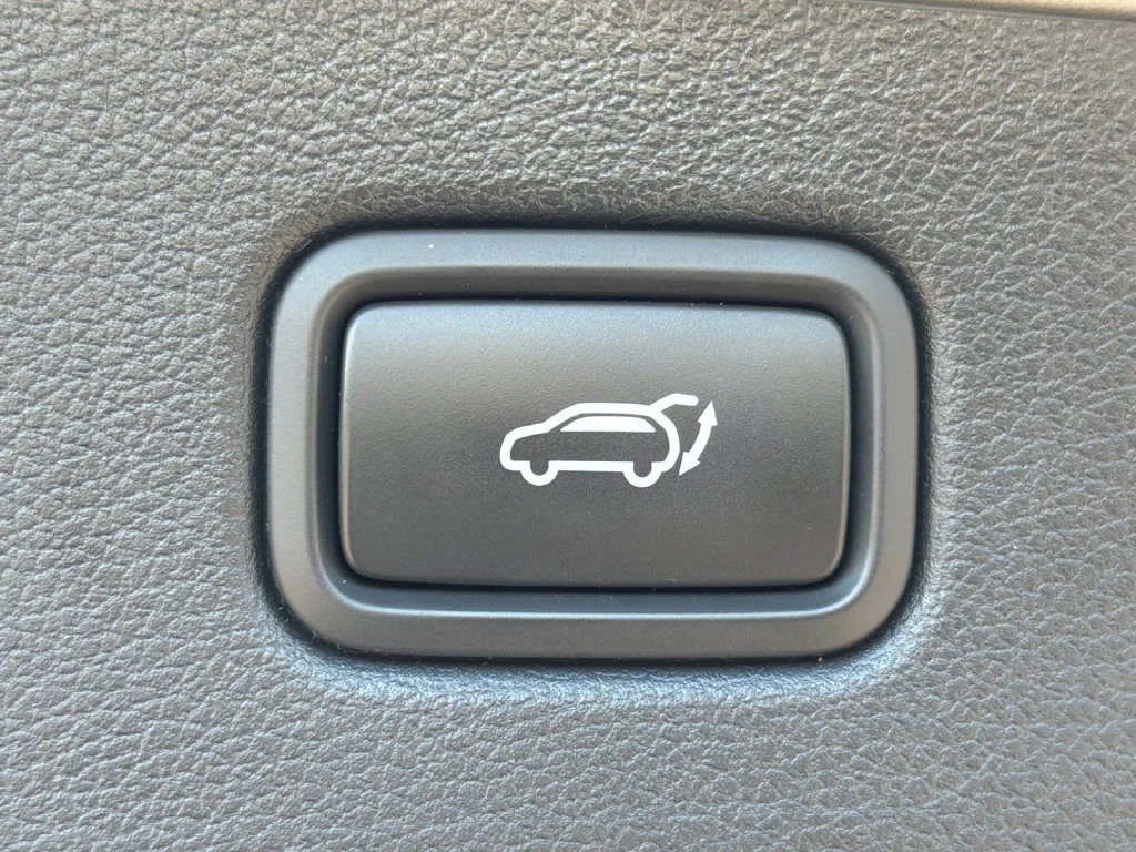 Used 2016 Silver Hyundai Limited image 19