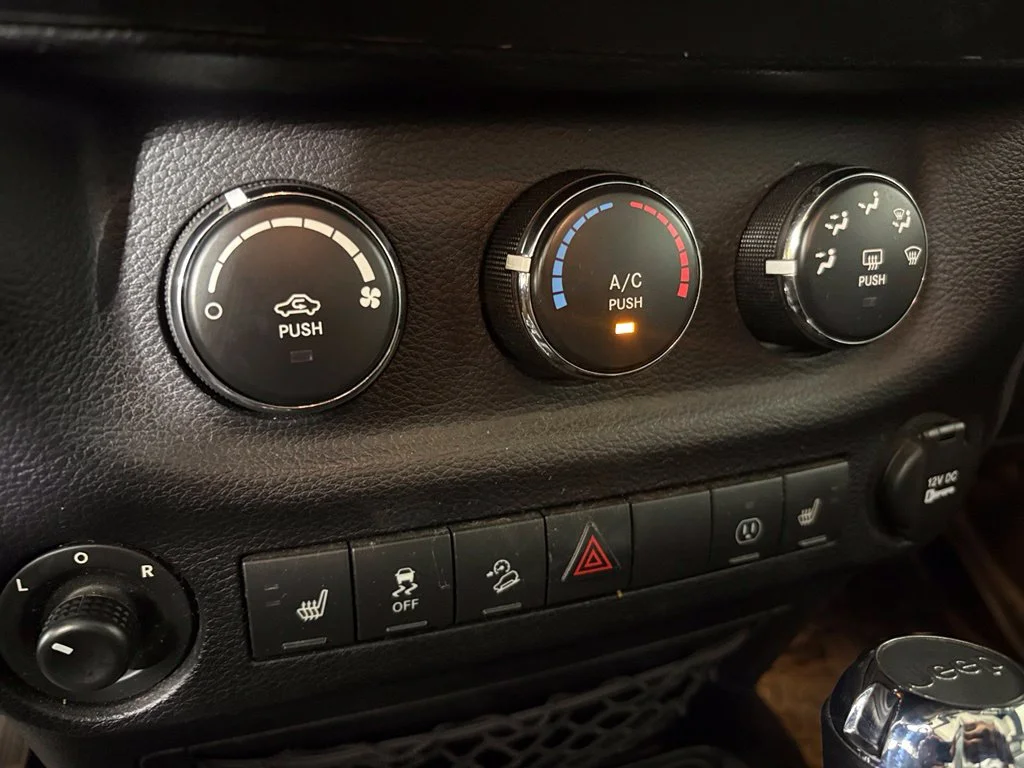 Used 2016 Silver Jeep Unlimited Rubicon image 29