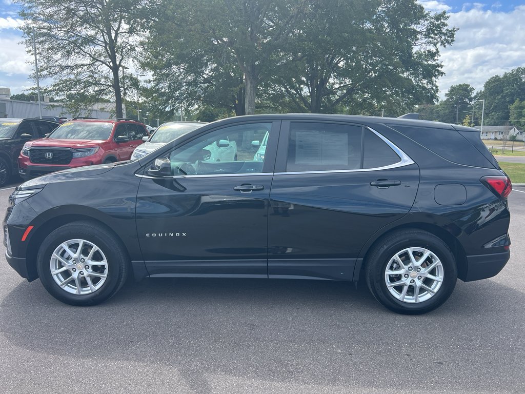2024 Chevrolet Equinox LT photo 3