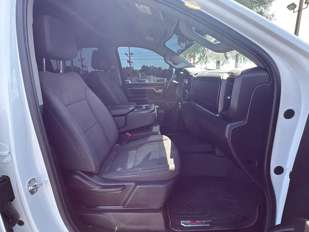 Used 2025 Summit White Chevrolet  image 14