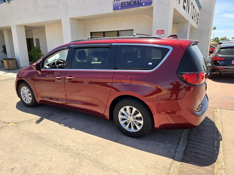Used 2018 Velvet Red Pearlcoat Chrysler Touring Plus image 3