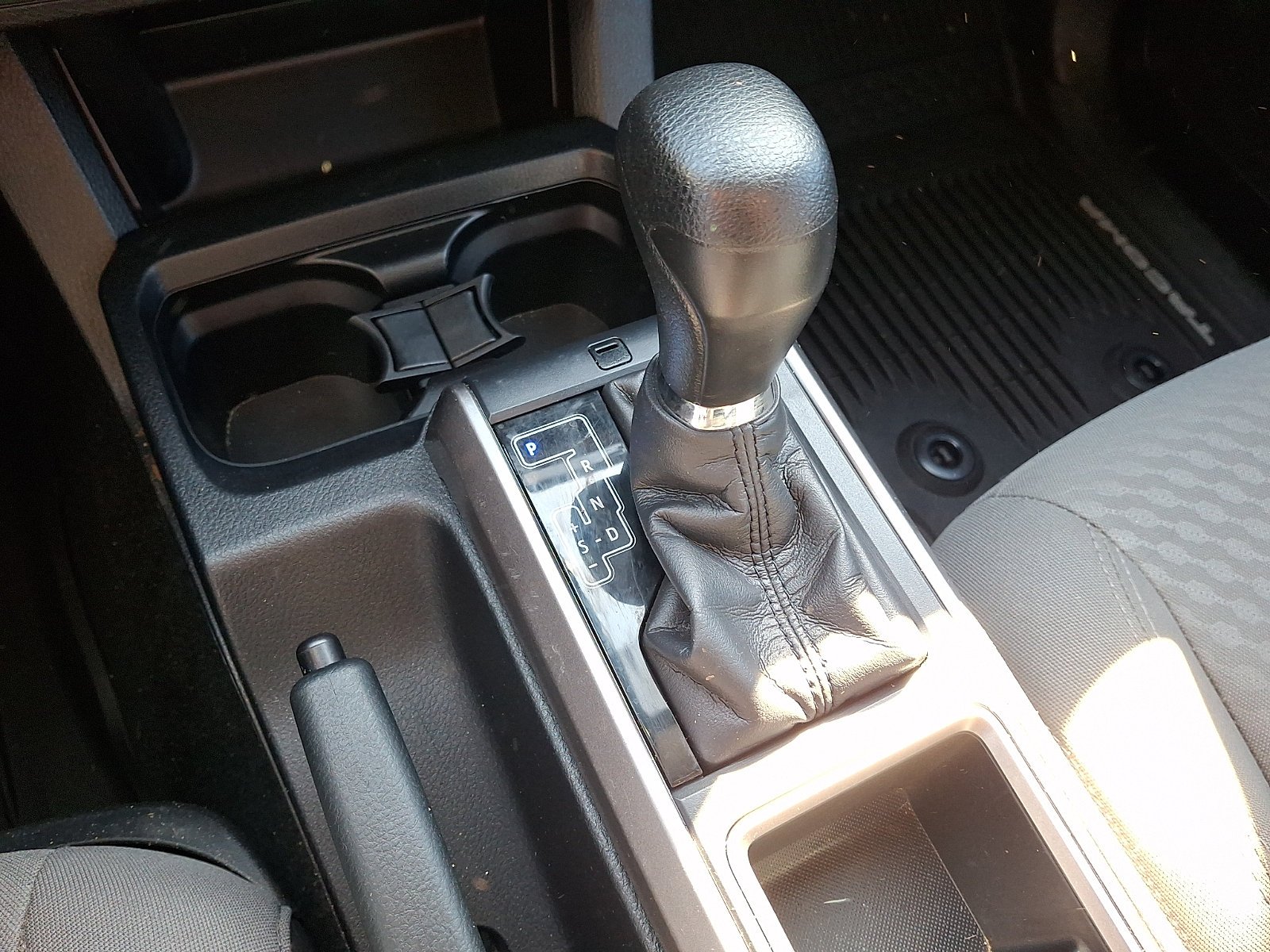 Used 2020 White Toyota SR5 V6 image 14