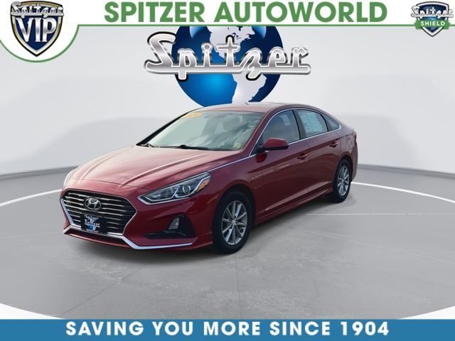 Used 2019 Red Hyundai SE image 4