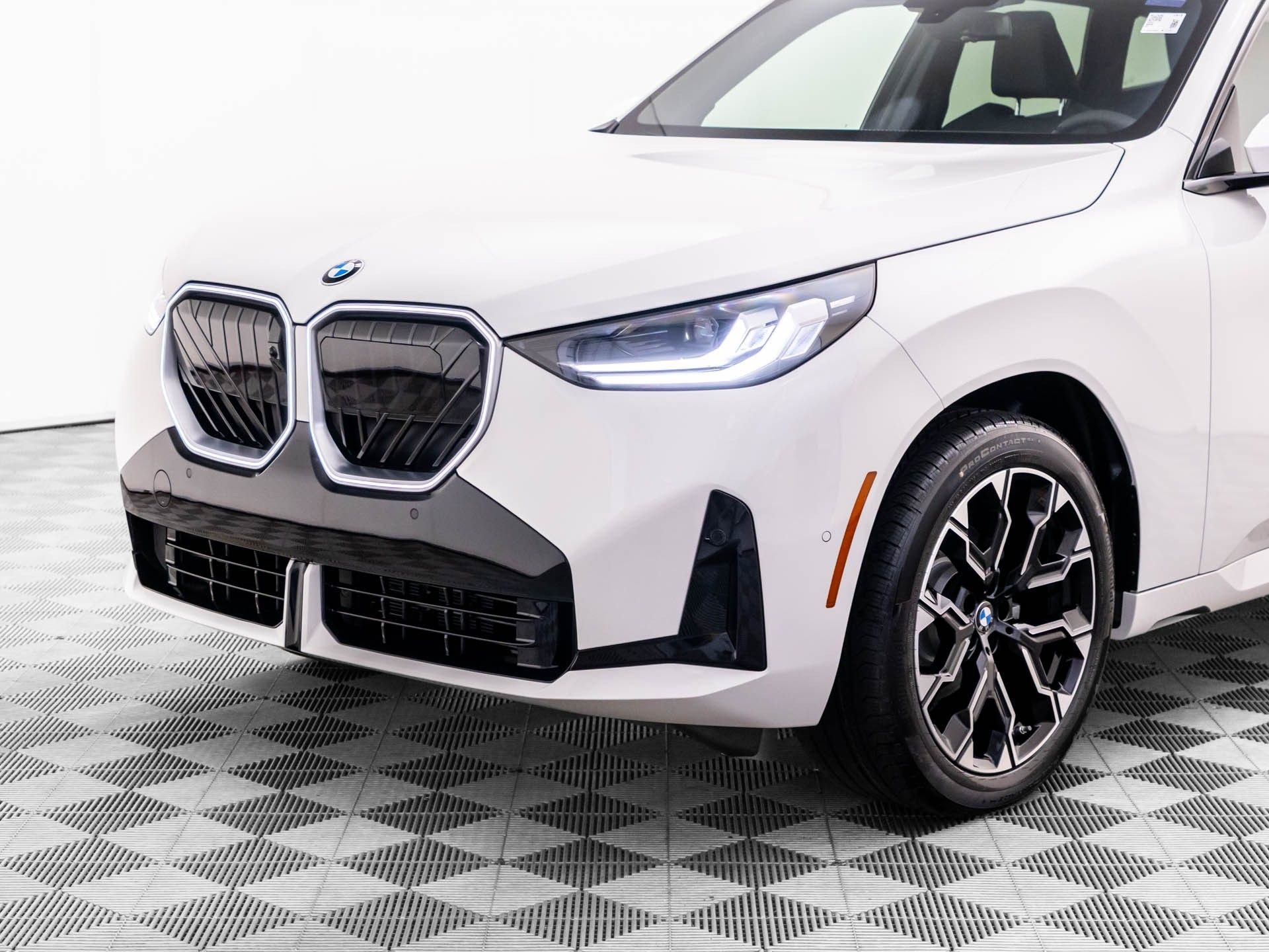 New 2026 Alpine White BMW 30 xDrive image 38