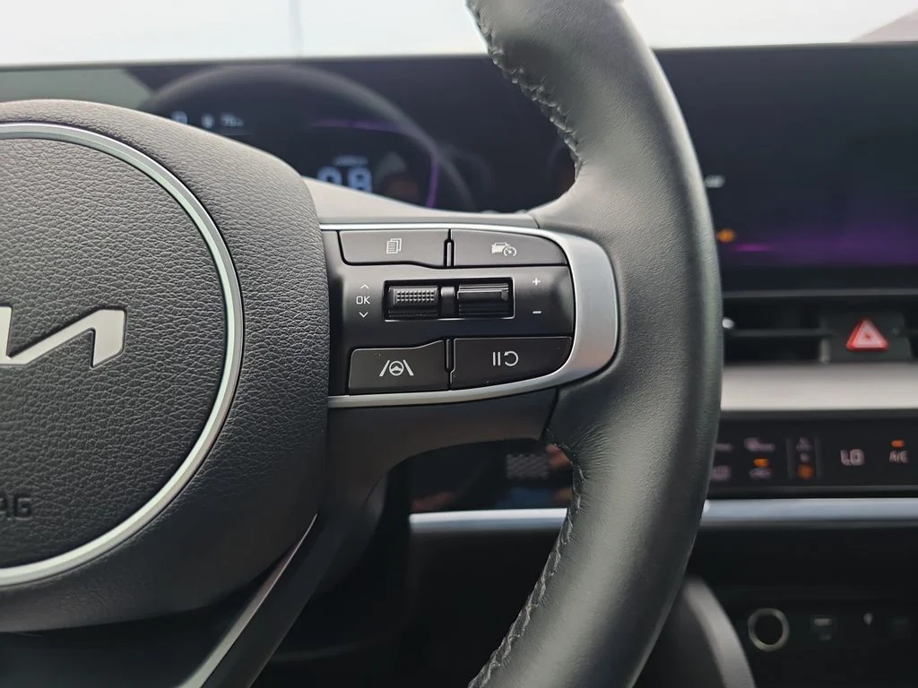 Used 2025 Black Kia EX image 21