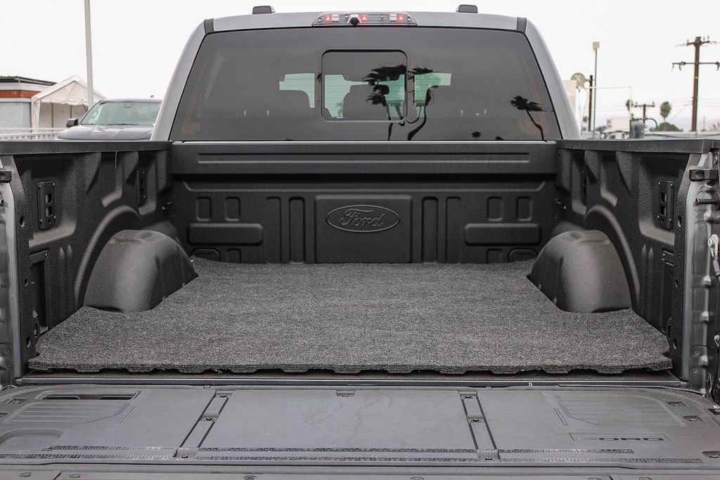 Used 2025 Gray Metallic Ford Raptor image 27
