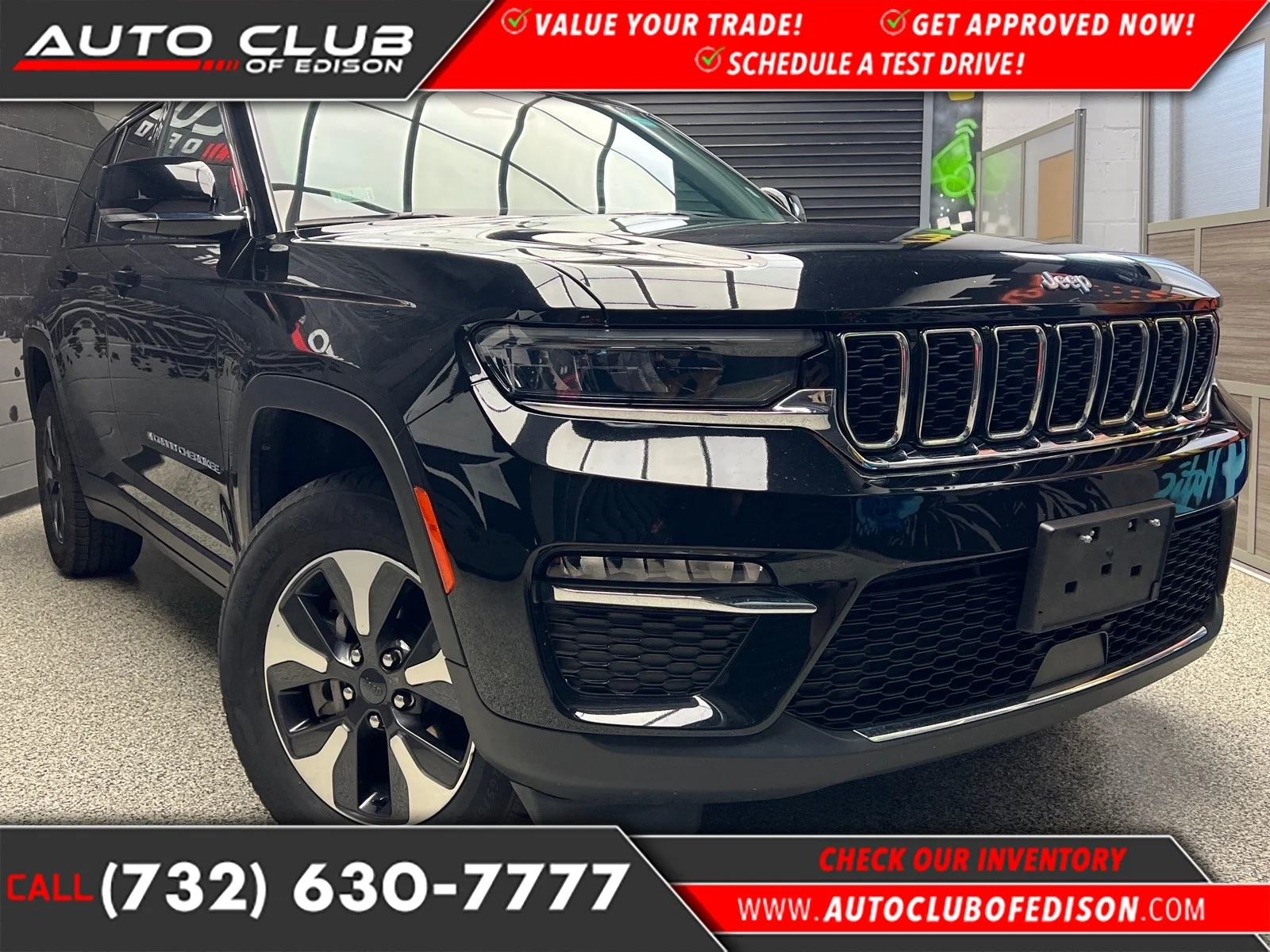 Used 2024 Diamond Black Crystal Pearl Coat (pxj) Jeep 4xe image 1