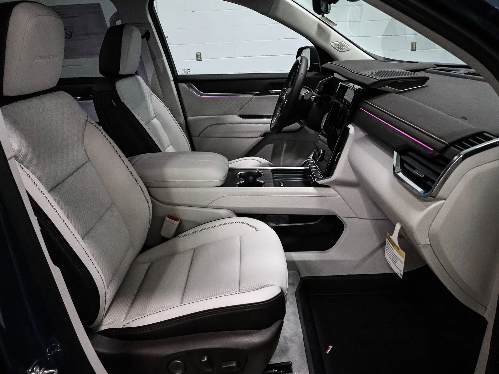 2026 GMC Acadia Denali - Photo 25