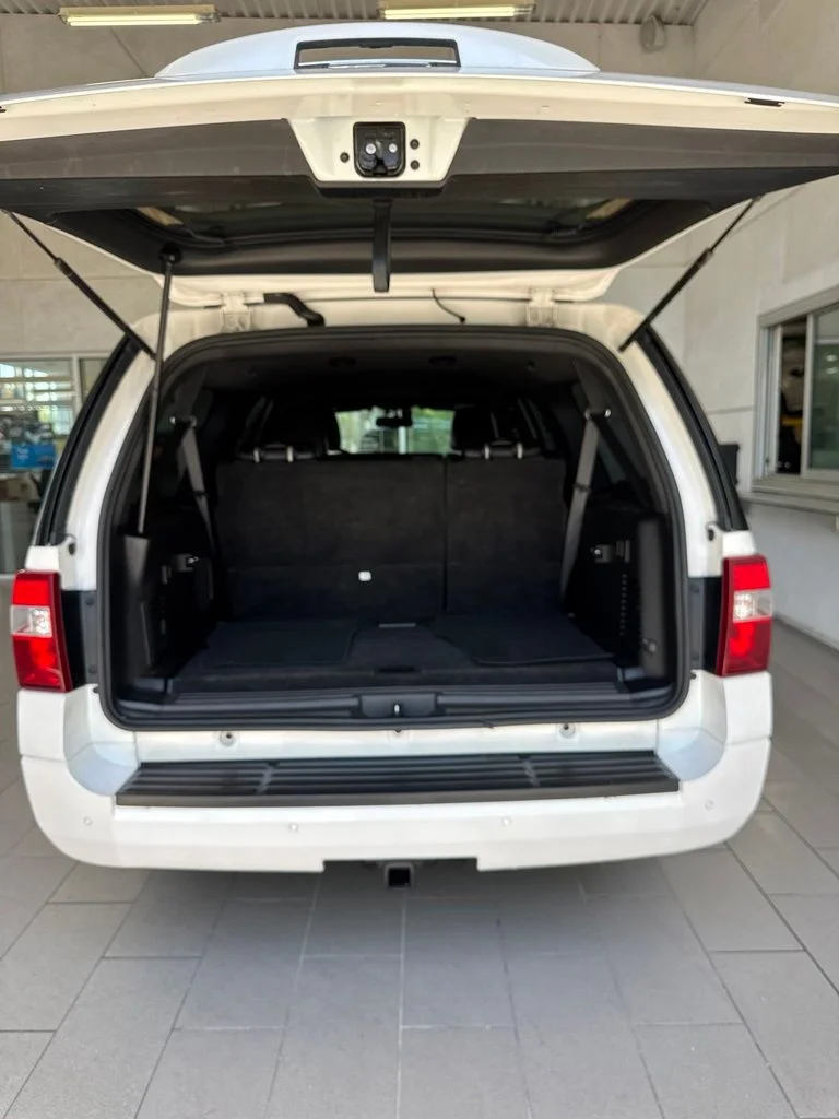 Used 2012 White Ford Limited image 13
