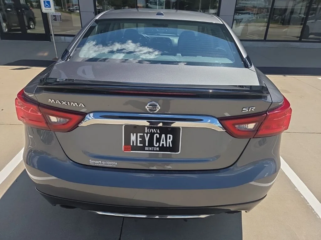 Used 2017 Gray Nissan SR image 5
