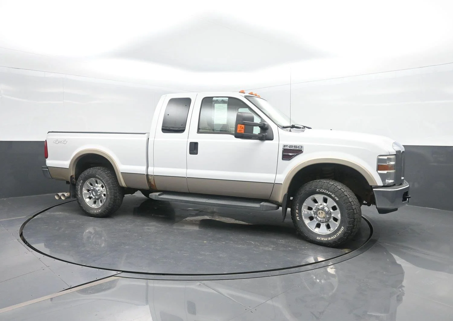 Used 2008 White Ford XL image 4