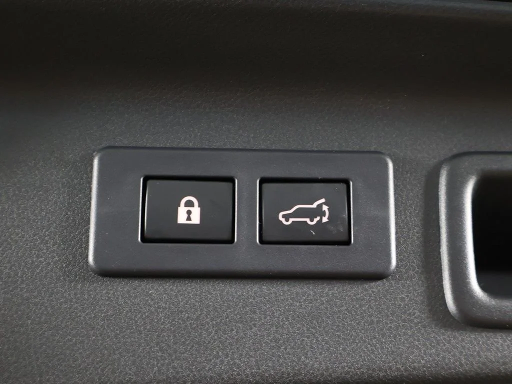 Used 2025 Gray Metallic Subaru Premium image 20