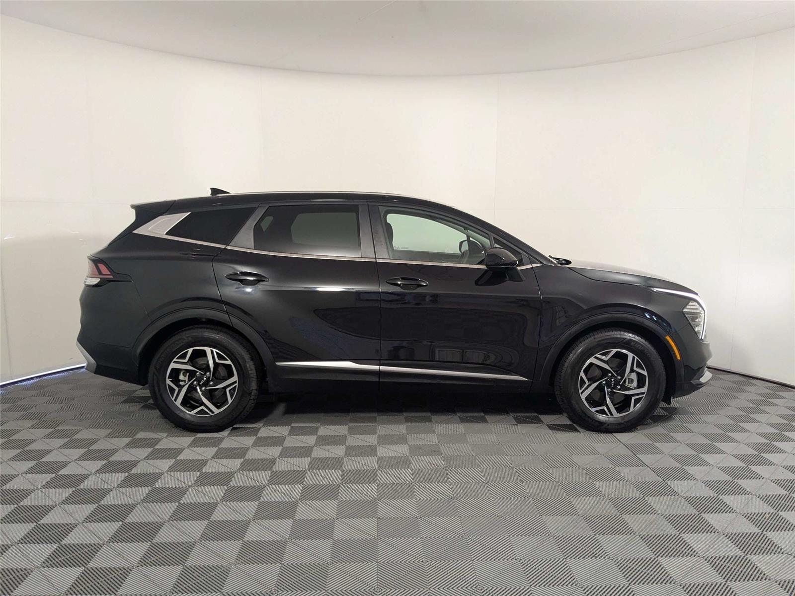 Used 2024 Fusion Black Kia LX image 4