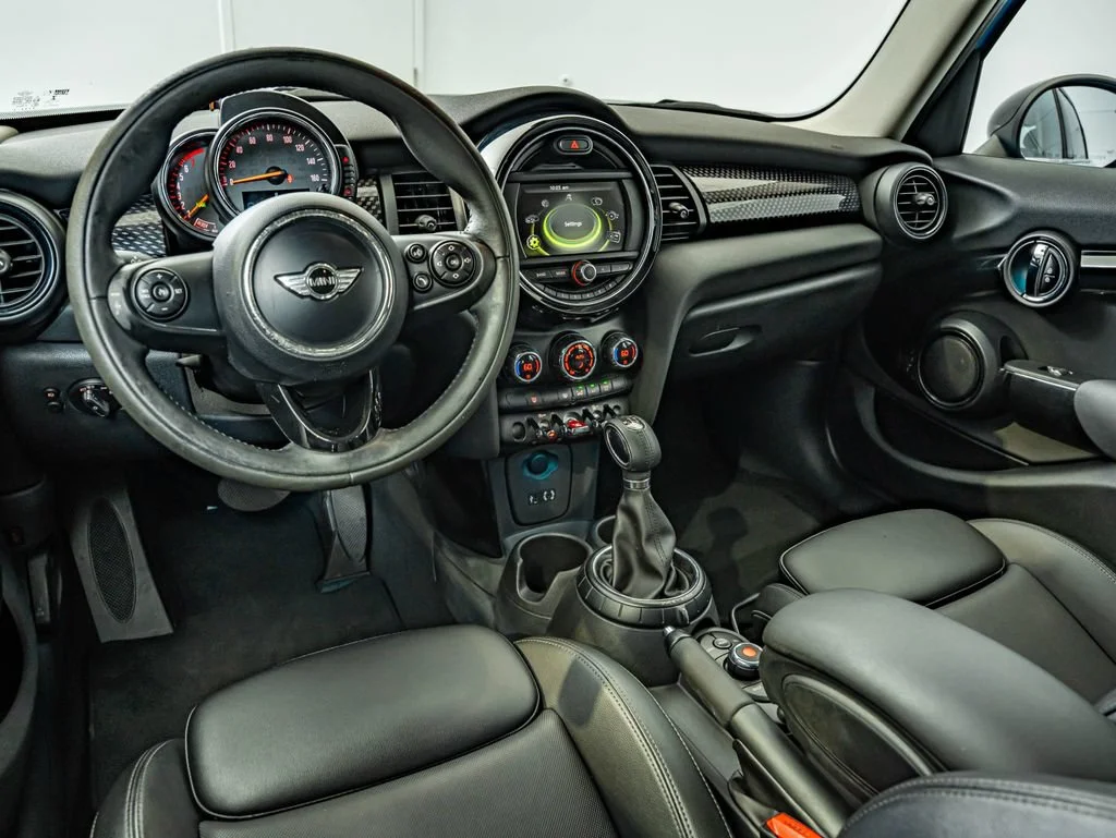 Used 2016 Electric Blue Metallic MINI  image 29