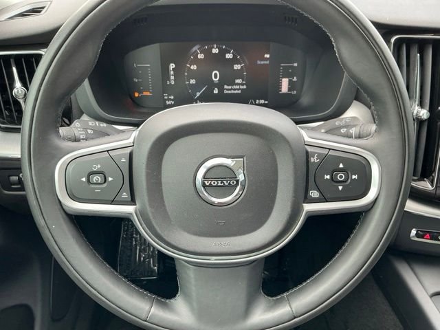 Used 2019 White Volvo T5 Momentum image 54