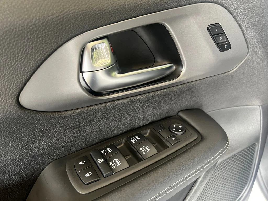 2026 Chrysler Pacifica Select - Photo 11