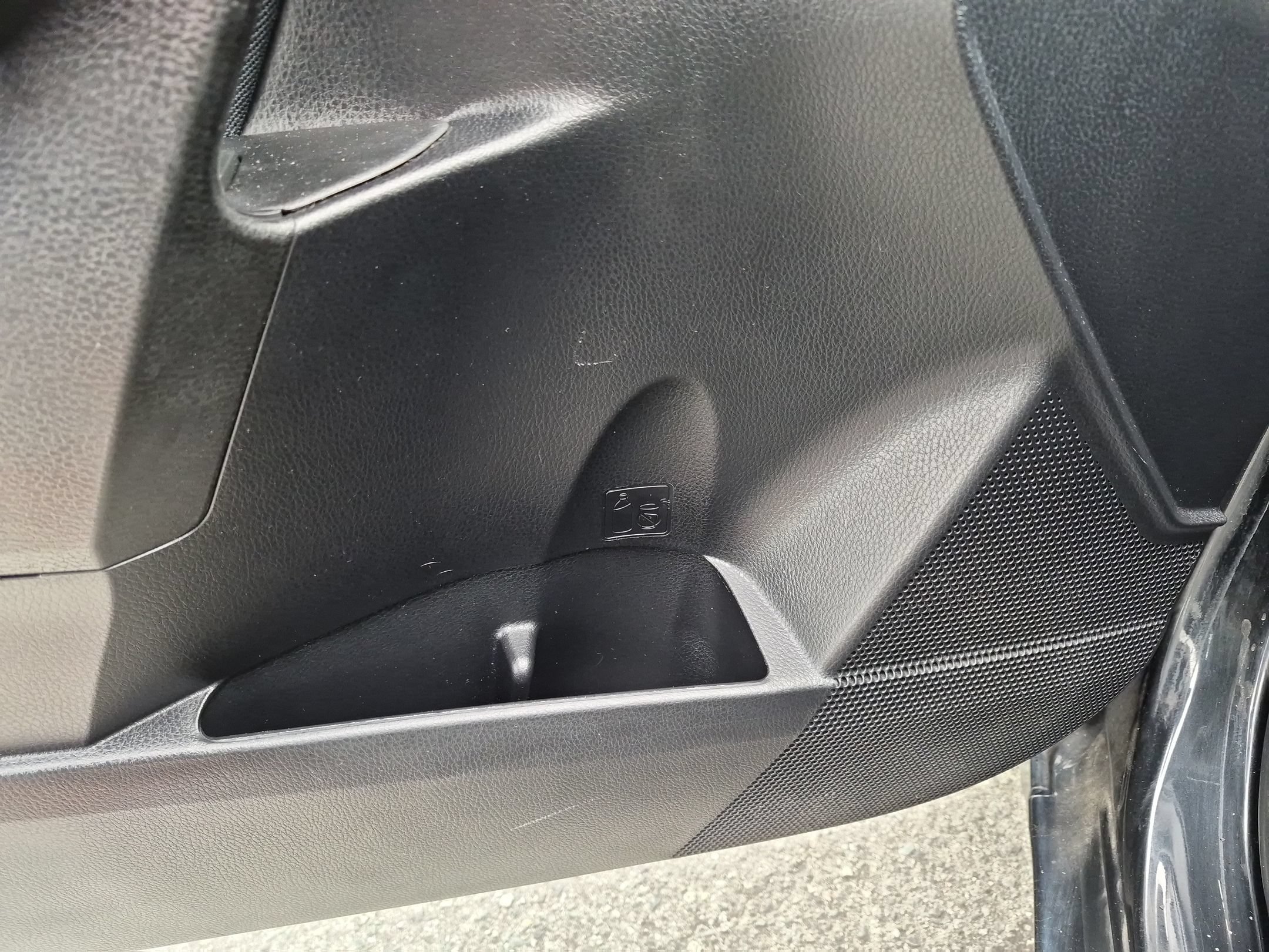 Used 2018  Toyota L image 15