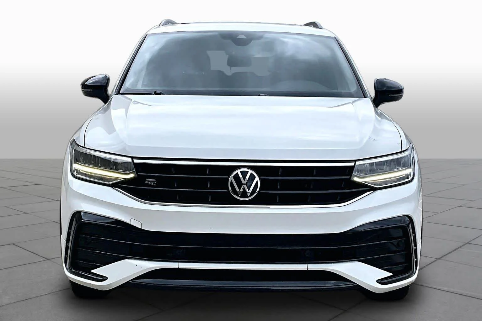 Used 2022 Oryx White Pearl Volkswagen SE R-Line Black image 4