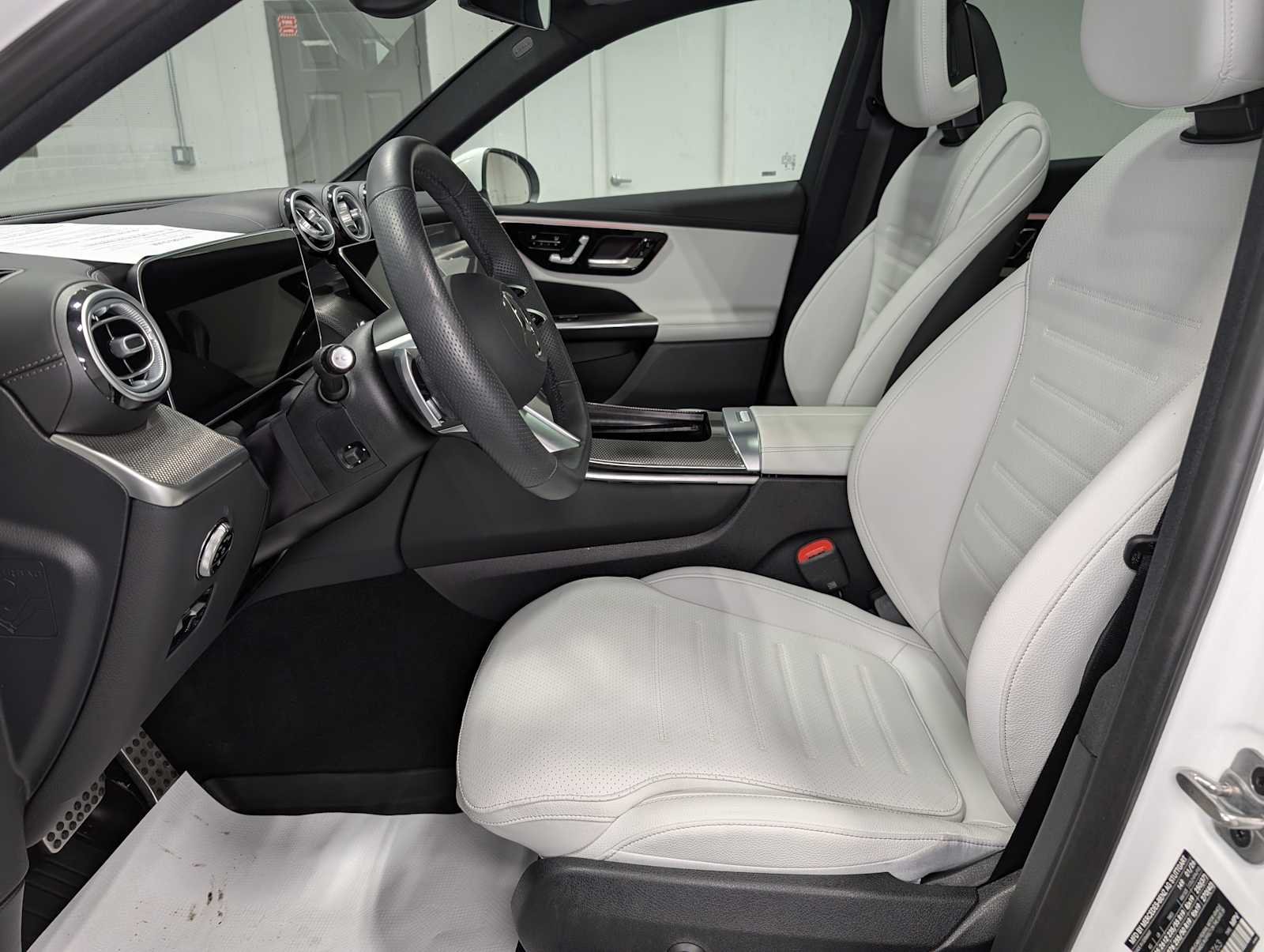 Used 2026 Polar White Mercedes-Benz GLC 300 image 4