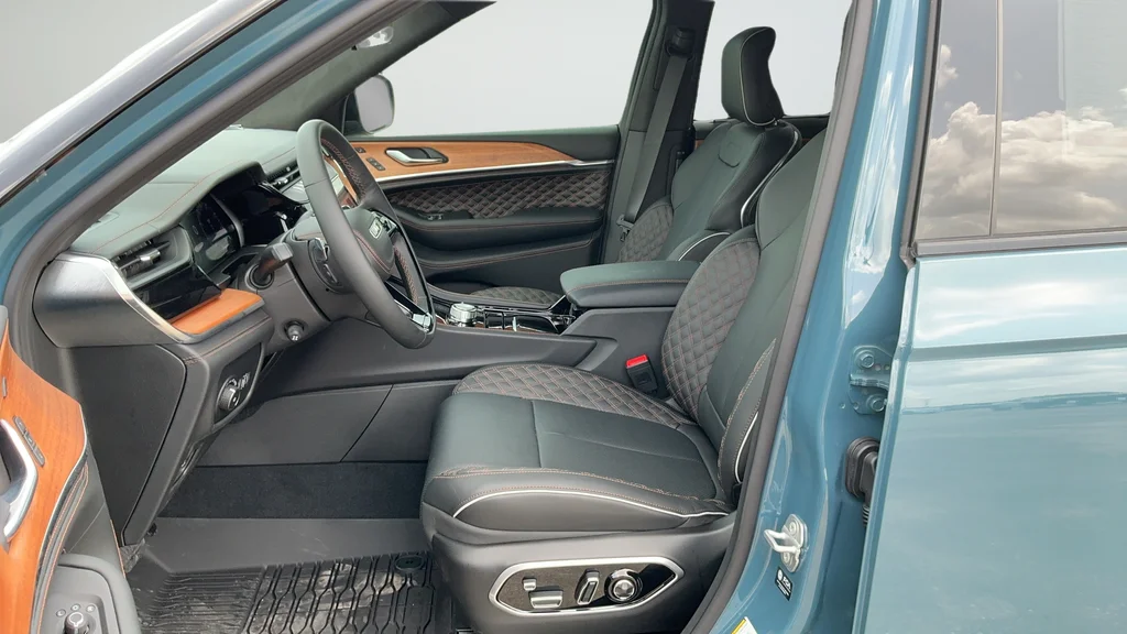 New 2026 Steel Blue Exterior Paint Jeep Summit image 17