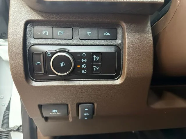 Used 2023 Star White Metallic Tri-Coat Ford King Ranch image 24