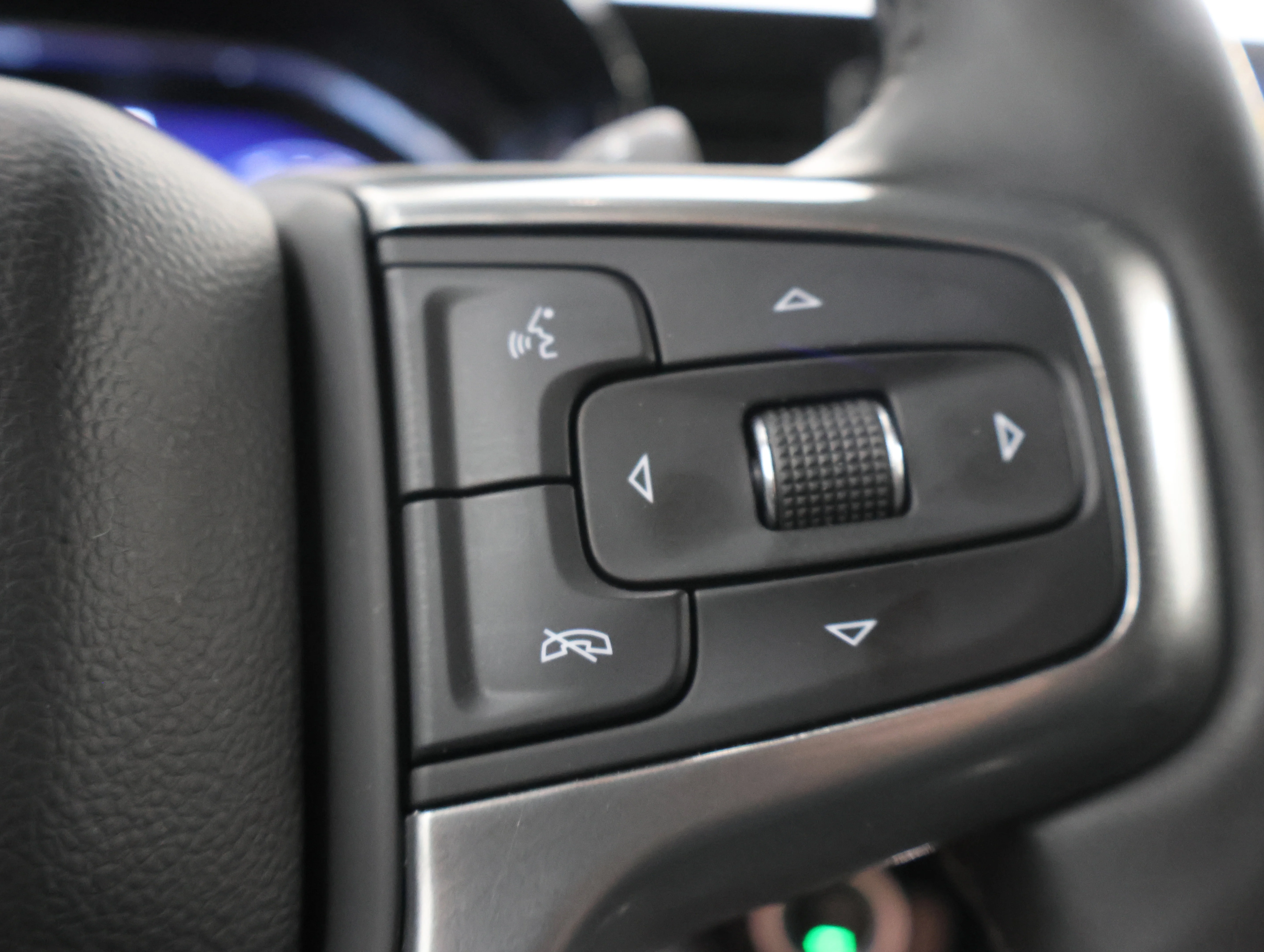 Used 2023 Summit White Chevrolet RST image 13