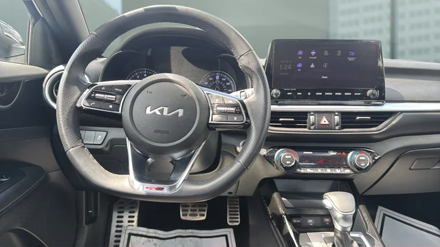 Used 2024 White Kia GT-Line image 11