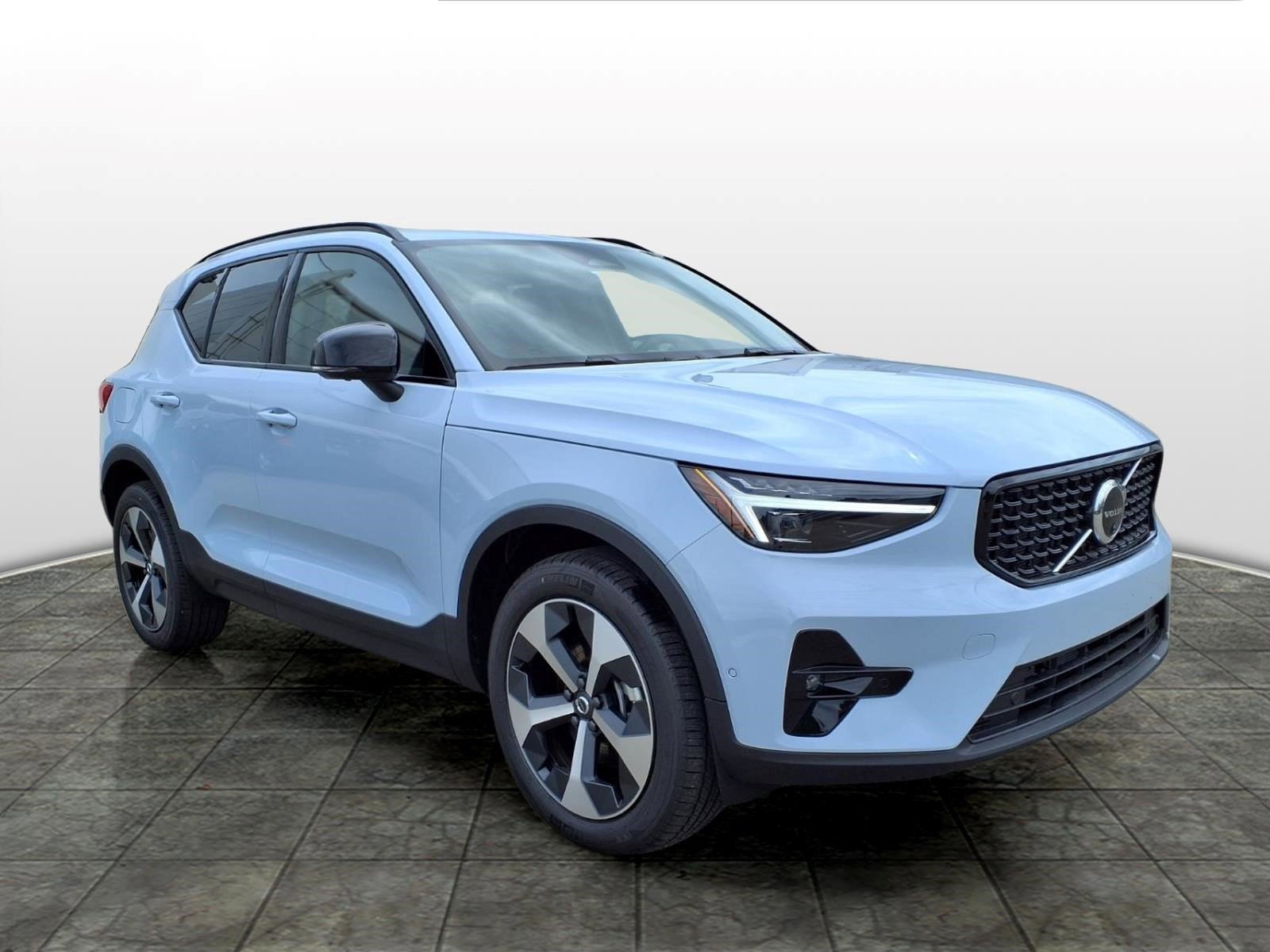 2026 Volvo XC40 B5 Plus Dark AWD's photo