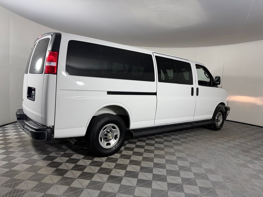 Used 2025 White Chevrolet LT Passenger image 6
