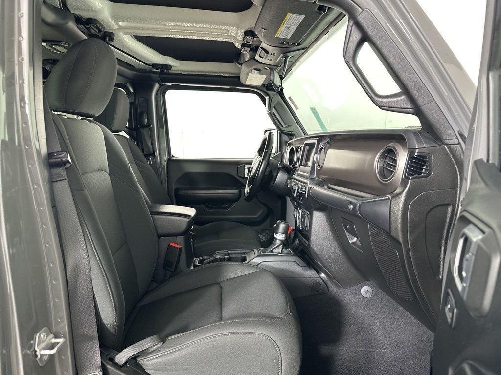Used 2020 Sting-Gray Clearcoat Jeep Sport S image 11