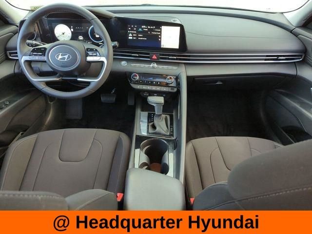 2025 Hyundai Elantra SEL - Photo 17