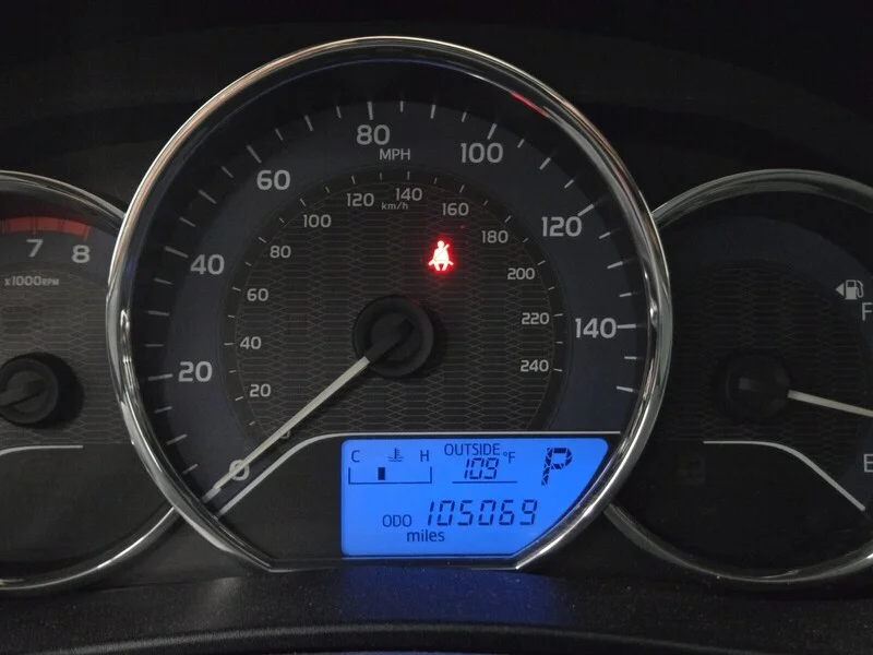 Used 2014 SUPER WHITE Toyota L image 16