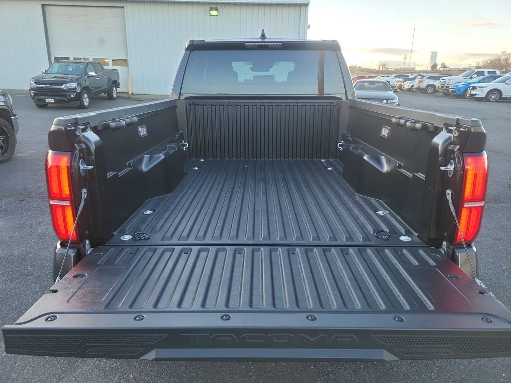 2025 Toyota Tacoma SR5 - Photo 23