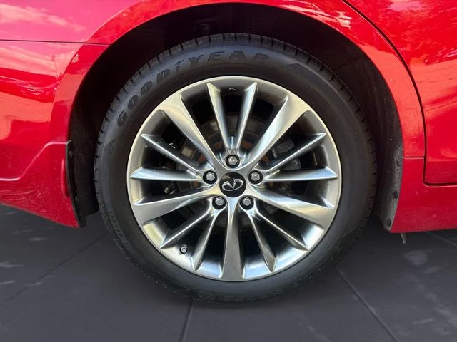 Used 2023 Red INFINITI LUXE image 43
