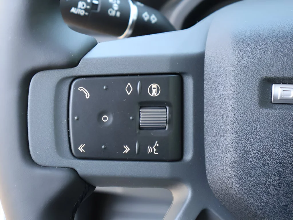 New 2026 Blue Land Rover X-Dynamic SE image 30