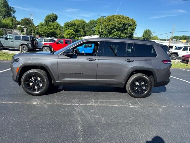 New 2026 Baltic Gray Metallic Clear-Coat Exterior Paint Jeep Altitude image 4