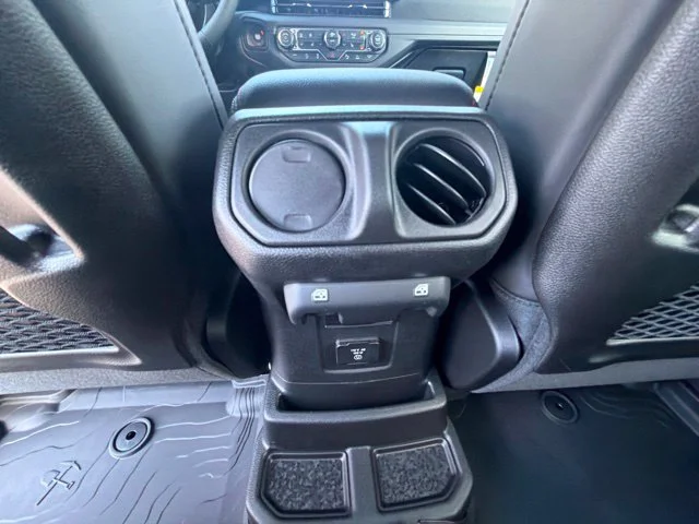 New 2027 Bright White Clear-Coat Paint Jeep Rubicon X image 14