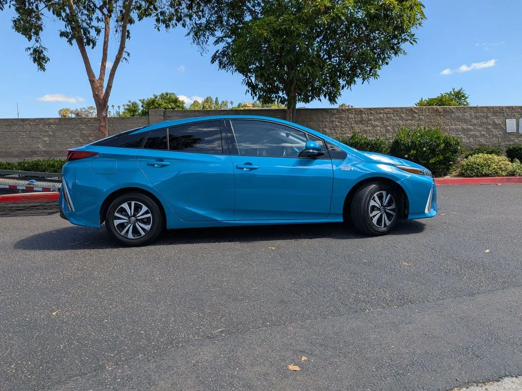 Used 2017 Blue Toyota Premium image 8