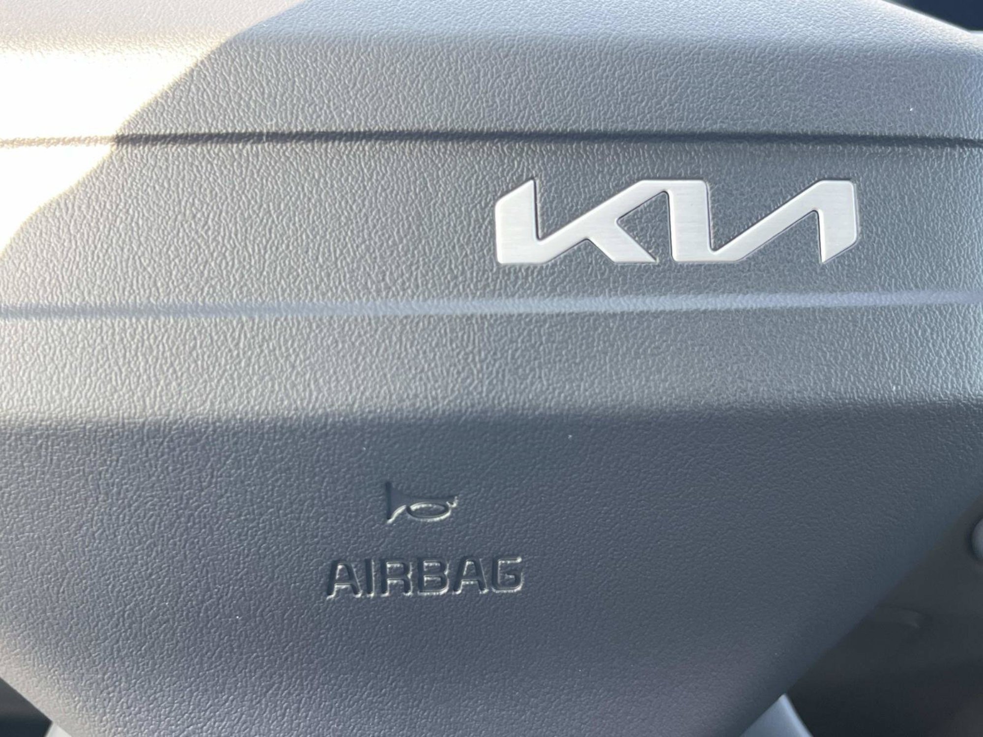 New 2027 Ceramic Silver Kia LXS image 27