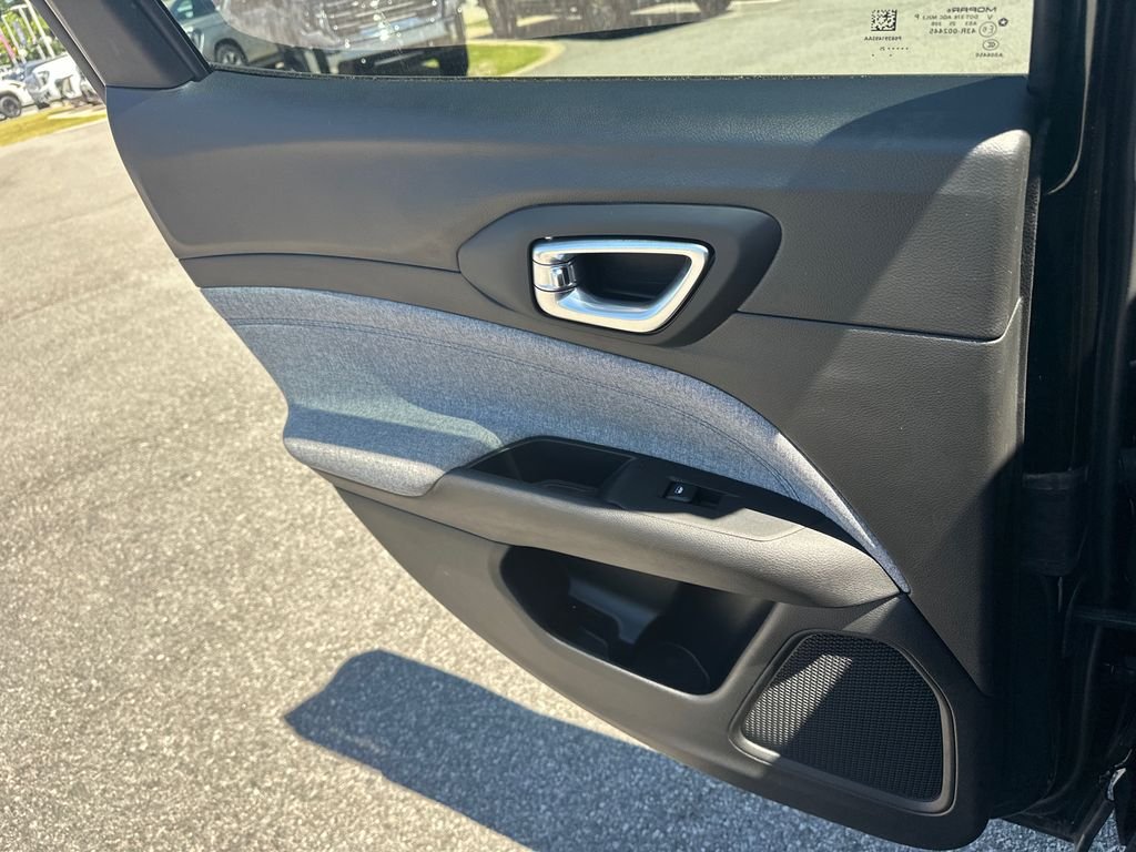 Used 2025 Black Jeep Latitude image 21