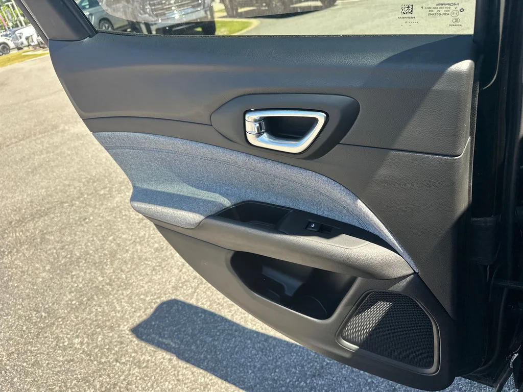 Used 2025 Black Jeep Latitude image 21