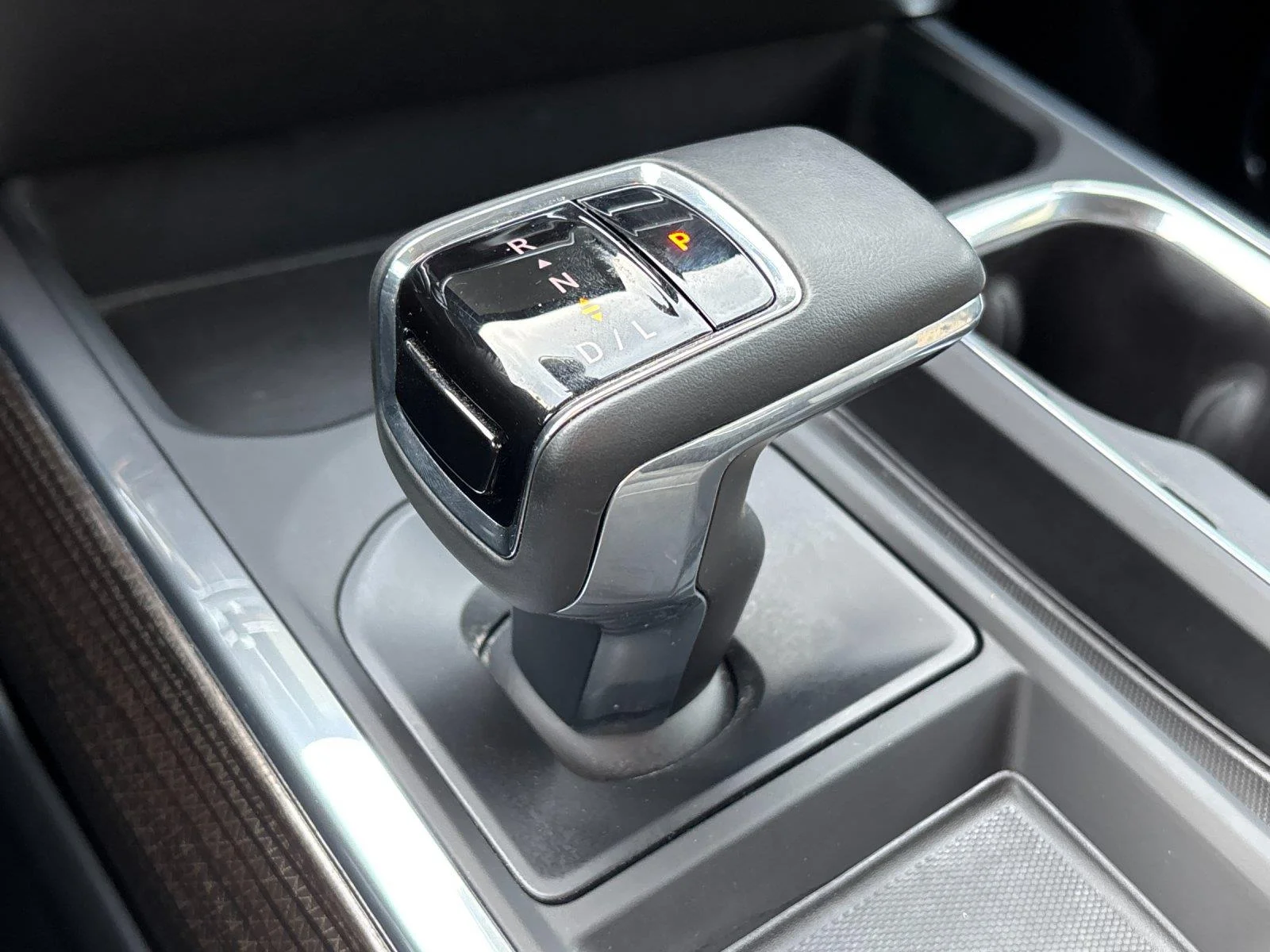 Used 2024 Summit White Chevrolet RST image 28